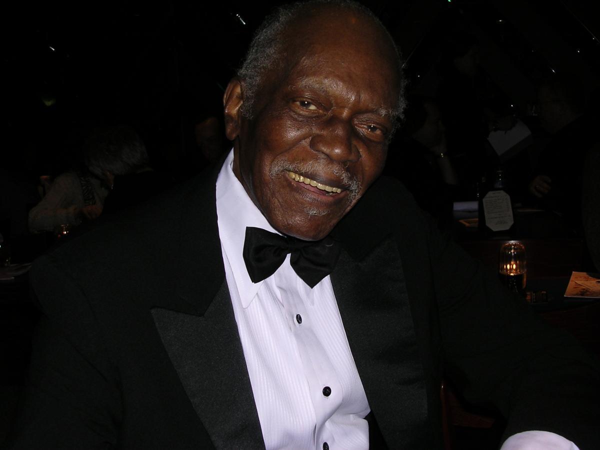 hank jones 01